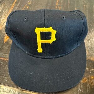 Pittsburgh pirates junior hat. Short brim.